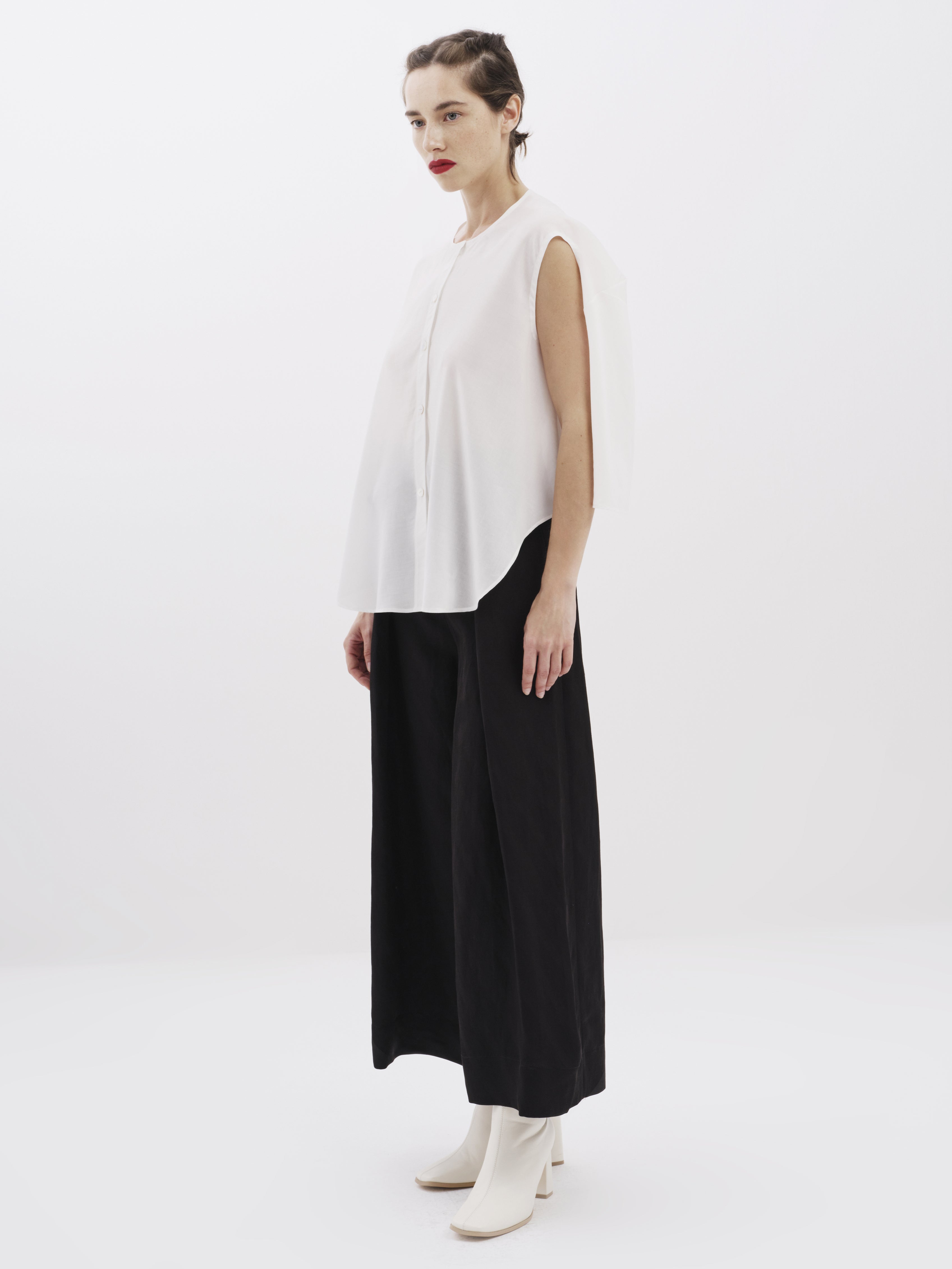 Sleeveless Cotton Top with Pearls